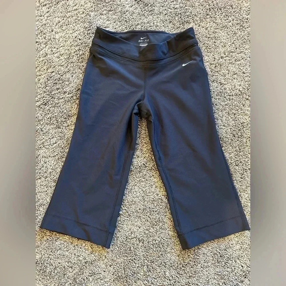 Nike Pants - Nike Grey Wide-Leg Capris- women’s small